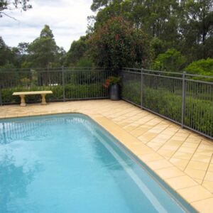 Swimming pool fence